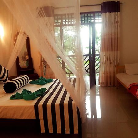 New Red Rose Ella Apartment Room photo